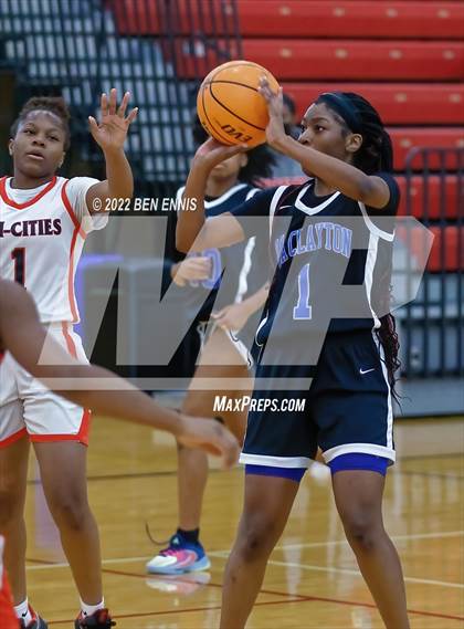 Thumbnail 3 in Tri-Cities vs North Clayton (War Eagle Classic) photogallery.