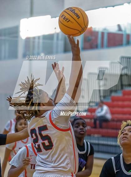 Thumbnail 2 in Tri-Cities vs North Clayton (War Eagle Classic) photogallery.