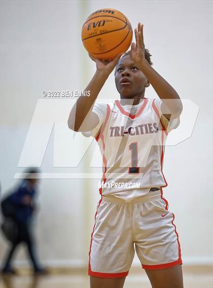 Thumbnail 2 in Tri-Cities vs North Clayton (War Eagle Classic) photogallery.