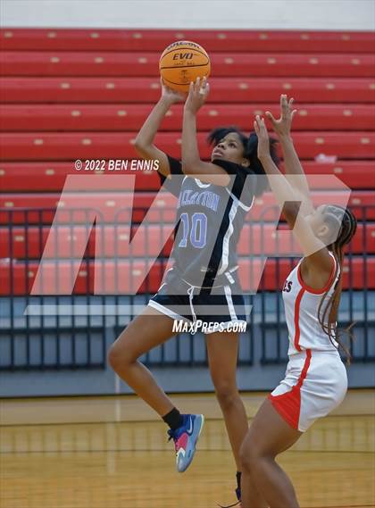 Thumbnail 3 in Tri-Cities vs North Clayton (War Eagle Classic) photogallery.