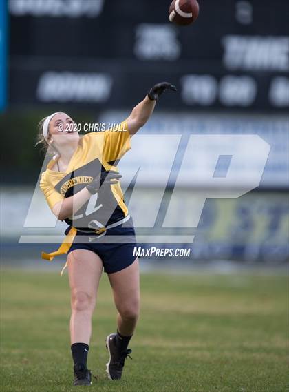 Thumbnail 1 in Alonso vs Steinbrenner photogallery.