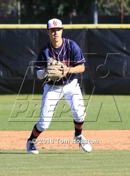 Thumbnail 3 in La Salle vs Bishop Amat photogallery.