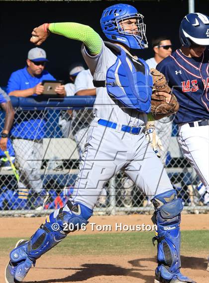 Thumbnail 2 in La Salle vs Bishop Amat photogallery.