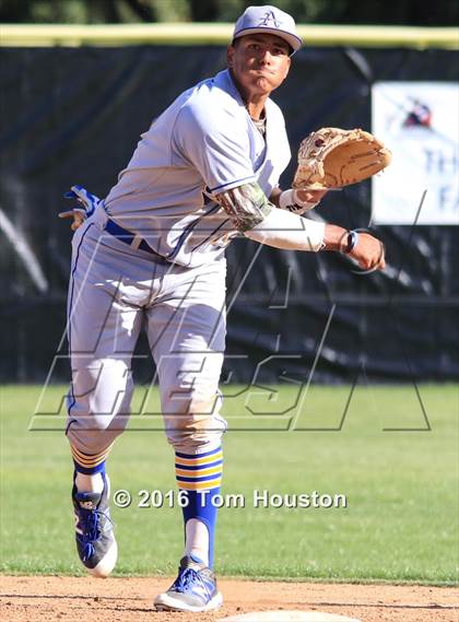 Thumbnail 3 in La Salle vs Bishop Amat photogallery.
