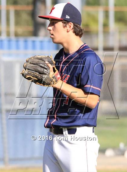 Thumbnail 1 in La Salle vs Bishop Amat photogallery.
