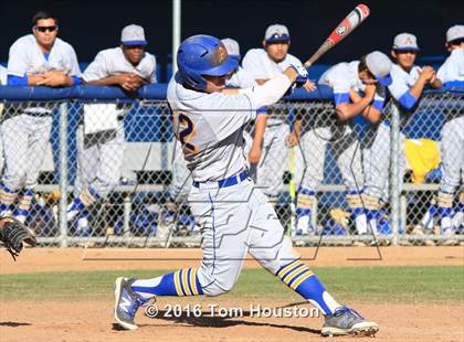 Thumbnail 3 in La Salle vs Bishop Amat photogallery.