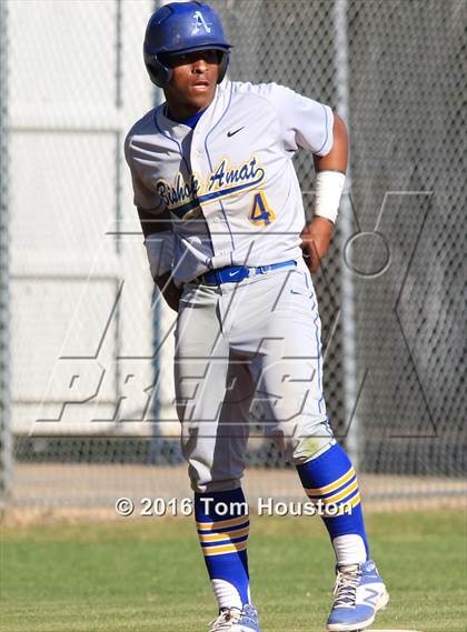 Thumbnail 3 in La Salle vs Bishop Amat photogallery.