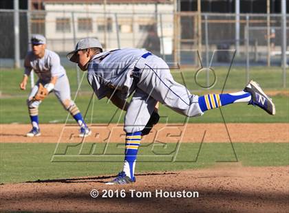 Thumbnail 1 in La Salle vs Bishop Amat photogallery.
