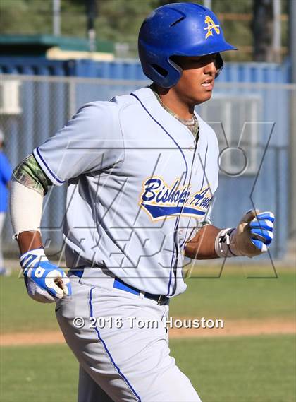 Thumbnail 2 in La Salle vs Bishop Amat photogallery.