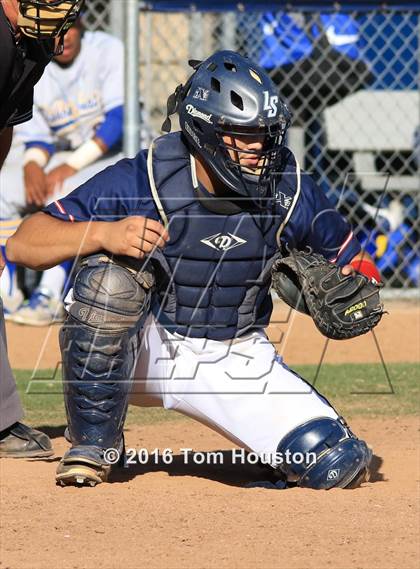 Thumbnail 2 in La Salle vs Bishop Amat photogallery.