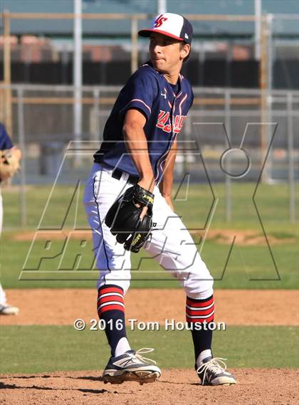 Thumbnail 1 in La Salle vs Bishop Amat photogallery.