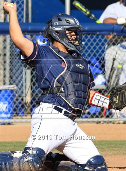 Thumbnail 2 in La Salle vs Bishop Amat photogallery.