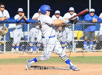 Thumbnail 3 in La Salle vs Bishop Amat photogallery.