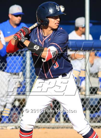 Thumbnail 3 in La Salle vs Bishop Amat photogallery.