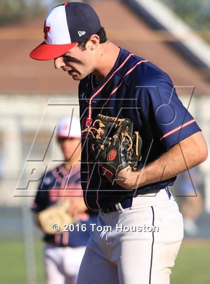 Thumbnail 1 in La Salle vs Bishop Amat photogallery.