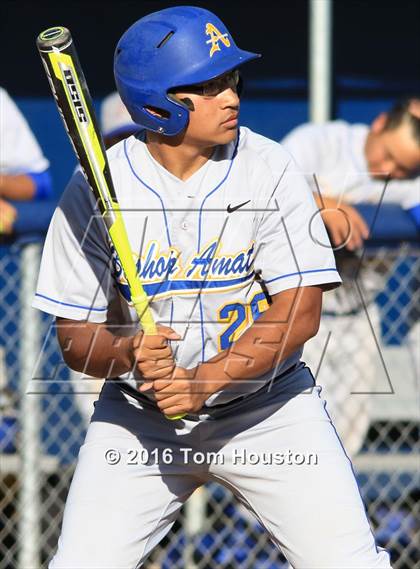 Thumbnail 1 in La Salle vs Bishop Amat photogallery.