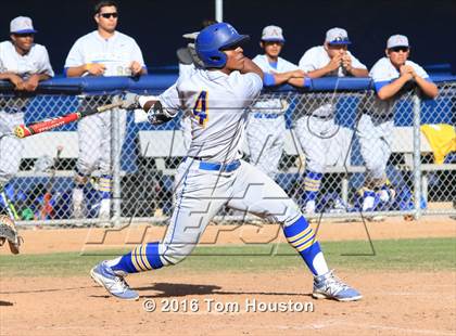 Thumbnail 2 in La Salle vs Bishop Amat photogallery.