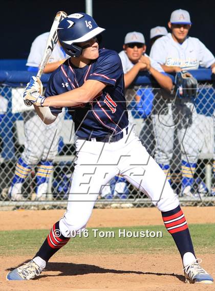 Thumbnail 3 in La Salle vs Bishop Amat photogallery.