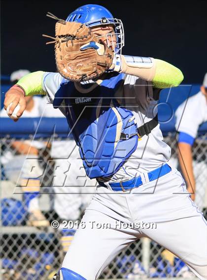 Thumbnail 1 in La Salle vs Bishop Amat photogallery.