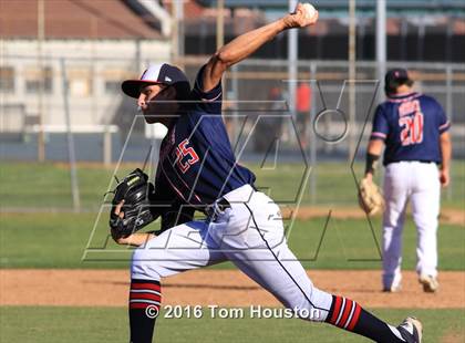 Thumbnail 1 in La Salle vs Bishop Amat photogallery.