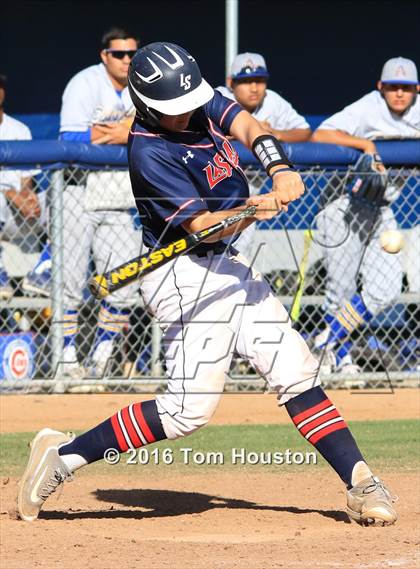 Thumbnail 2 in La Salle vs Bishop Amat photogallery.