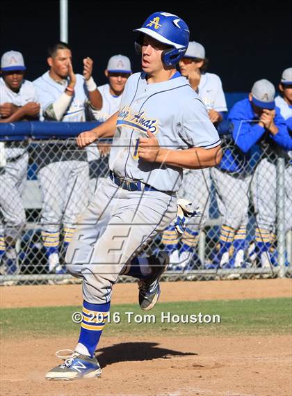 Thumbnail 3 in La Salle vs Bishop Amat photogallery.