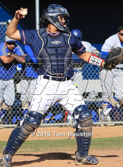 Thumbnail 2 in La Salle vs Bishop Amat photogallery.