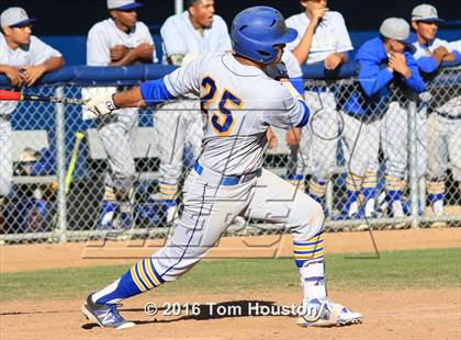 Thumbnail 1 in La Salle vs Bishop Amat photogallery.