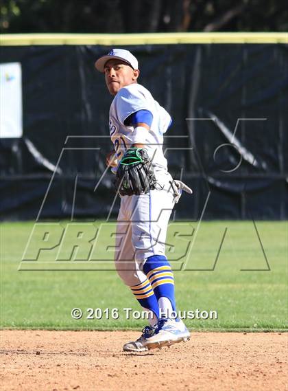 Thumbnail 2 in La Salle vs Bishop Amat photogallery.