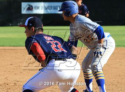 Thumbnail 3 in La Salle vs Bishop Amat photogallery.