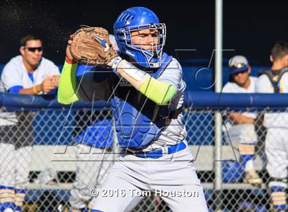 Thumbnail 2 in La Salle vs Bishop Amat photogallery.