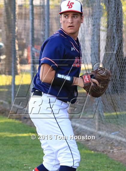 Thumbnail 3 in La Salle vs Bishop Amat photogallery.