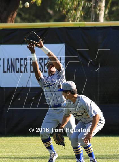 Thumbnail 1 in La Salle vs Bishop Amat photogallery.
