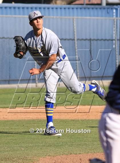Thumbnail 3 in La Salle vs Bishop Amat photogallery.