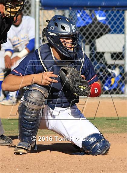 Thumbnail 3 in La Salle vs Bishop Amat photogallery.