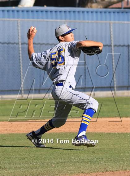 Thumbnail 2 in La Salle vs Bishop Amat photogallery.
