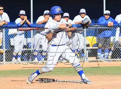 Thumbnail 2 in La Salle vs Bishop Amat photogallery.