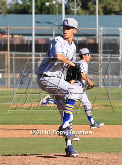 Thumbnail 2 in La Salle vs Bishop Amat photogallery.