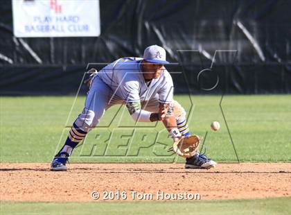 Thumbnail 1 in La Salle vs Bishop Amat photogallery.