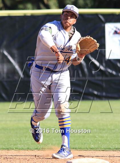 Thumbnail 2 in La Salle vs Bishop Amat photogallery.