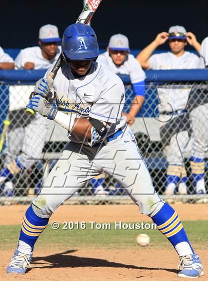Thumbnail 3 in La Salle vs Bishop Amat photogallery.