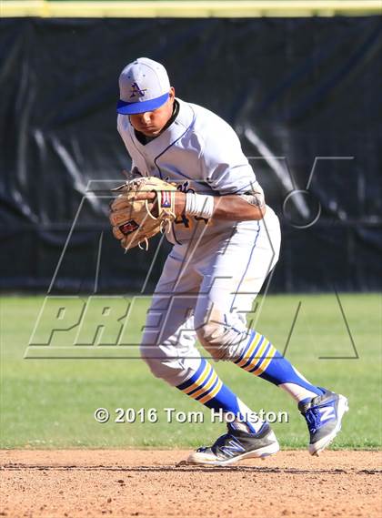 Thumbnail 2 in La Salle vs Bishop Amat photogallery.