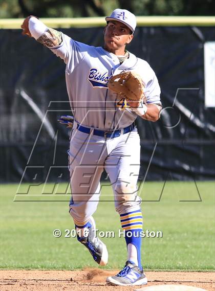 Thumbnail 1 in La Salle vs Bishop Amat photogallery.