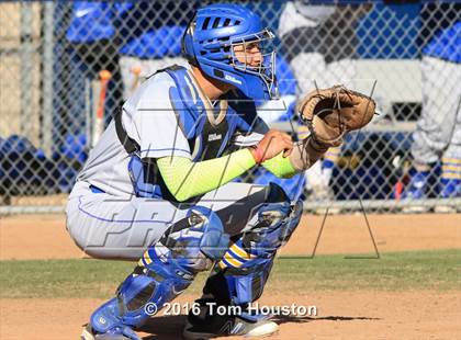 Thumbnail 2 in La Salle vs Bishop Amat photogallery.