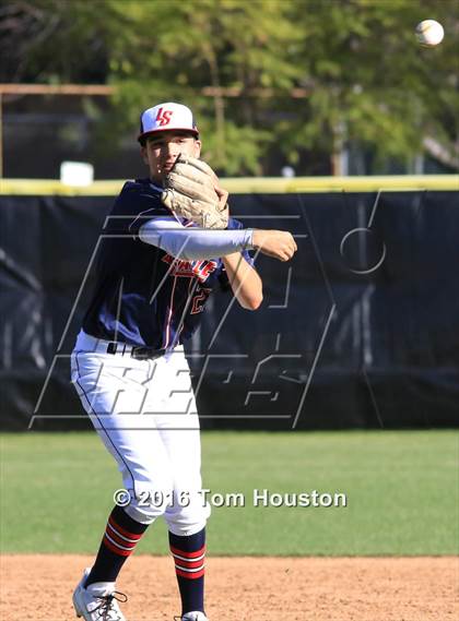 Thumbnail 3 in La Salle vs Bishop Amat photogallery.
