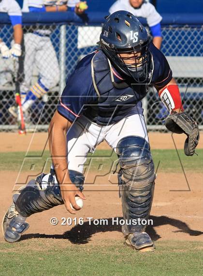 Thumbnail 1 in La Salle vs Bishop Amat photogallery.