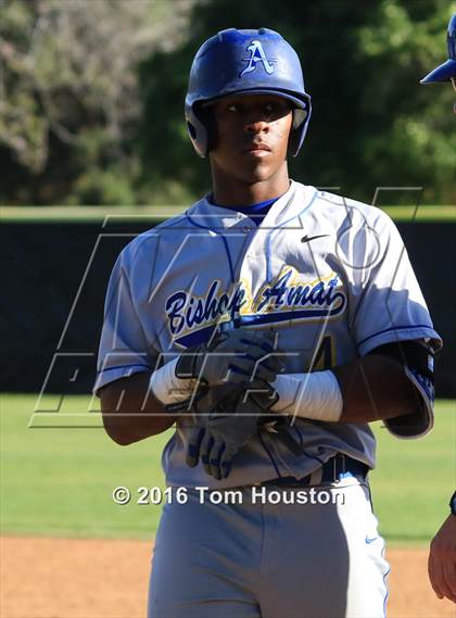 Thumbnail 2 in La Salle vs Bishop Amat photogallery.