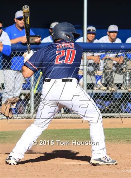 Thumbnail 2 in La Salle vs Bishop Amat photogallery.