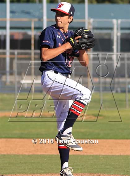 Thumbnail 1 in La Salle vs Bishop Amat photogallery.