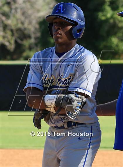 Thumbnail 2 in La Salle vs Bishop Amat photogallery.